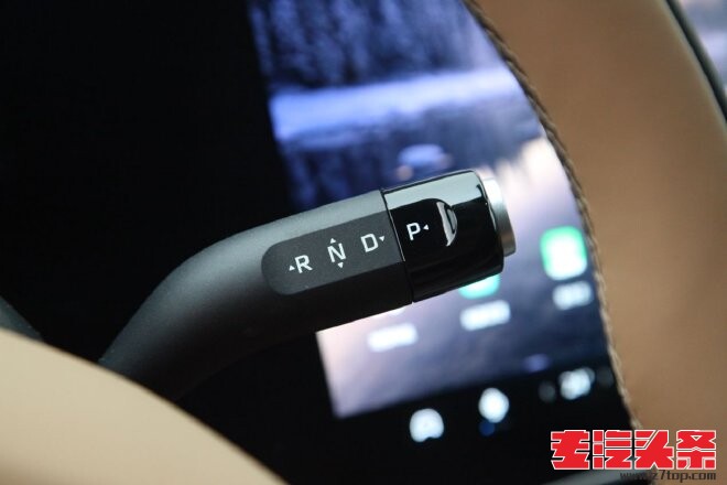 rvo0fq3svin3105.jpg