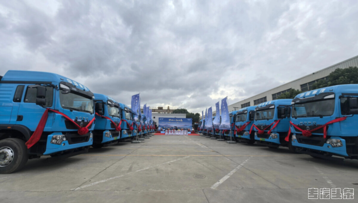 zu4i3s155ru1579.jpg