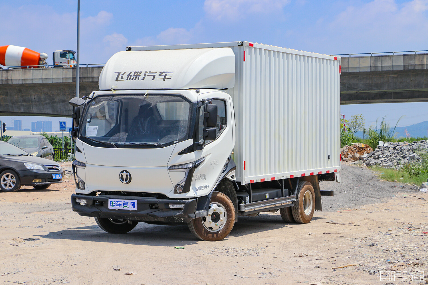 r40eqaau3kq1546.jpg